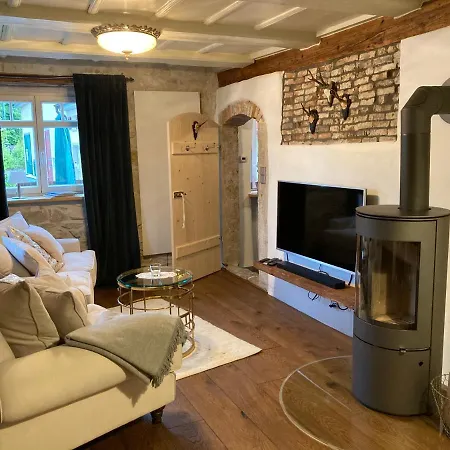 Historisches Tageloehnerhaus Nyaraló Geisingen